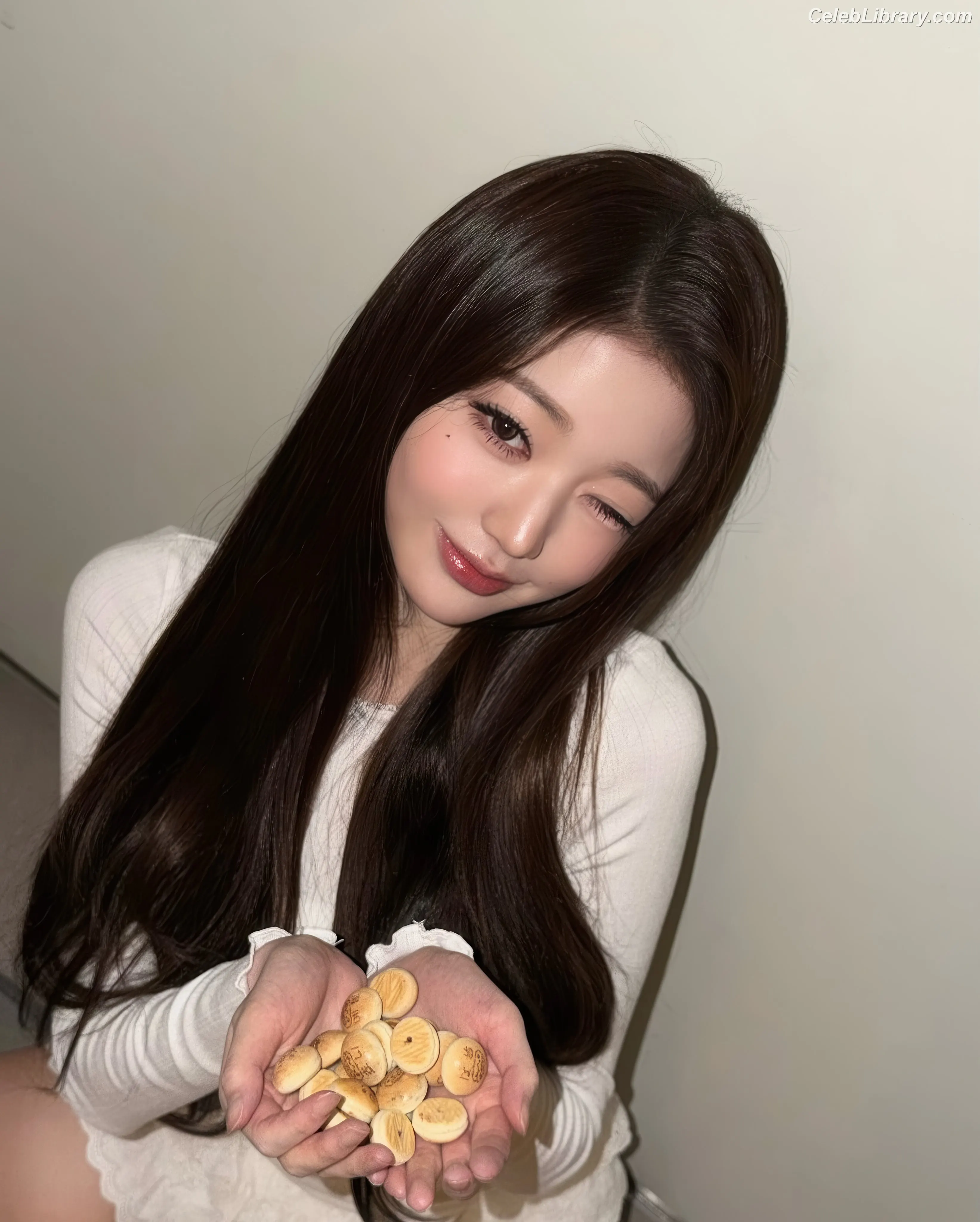 Jang Won-young 장원영 WONYOUNG photo 10 of 5845