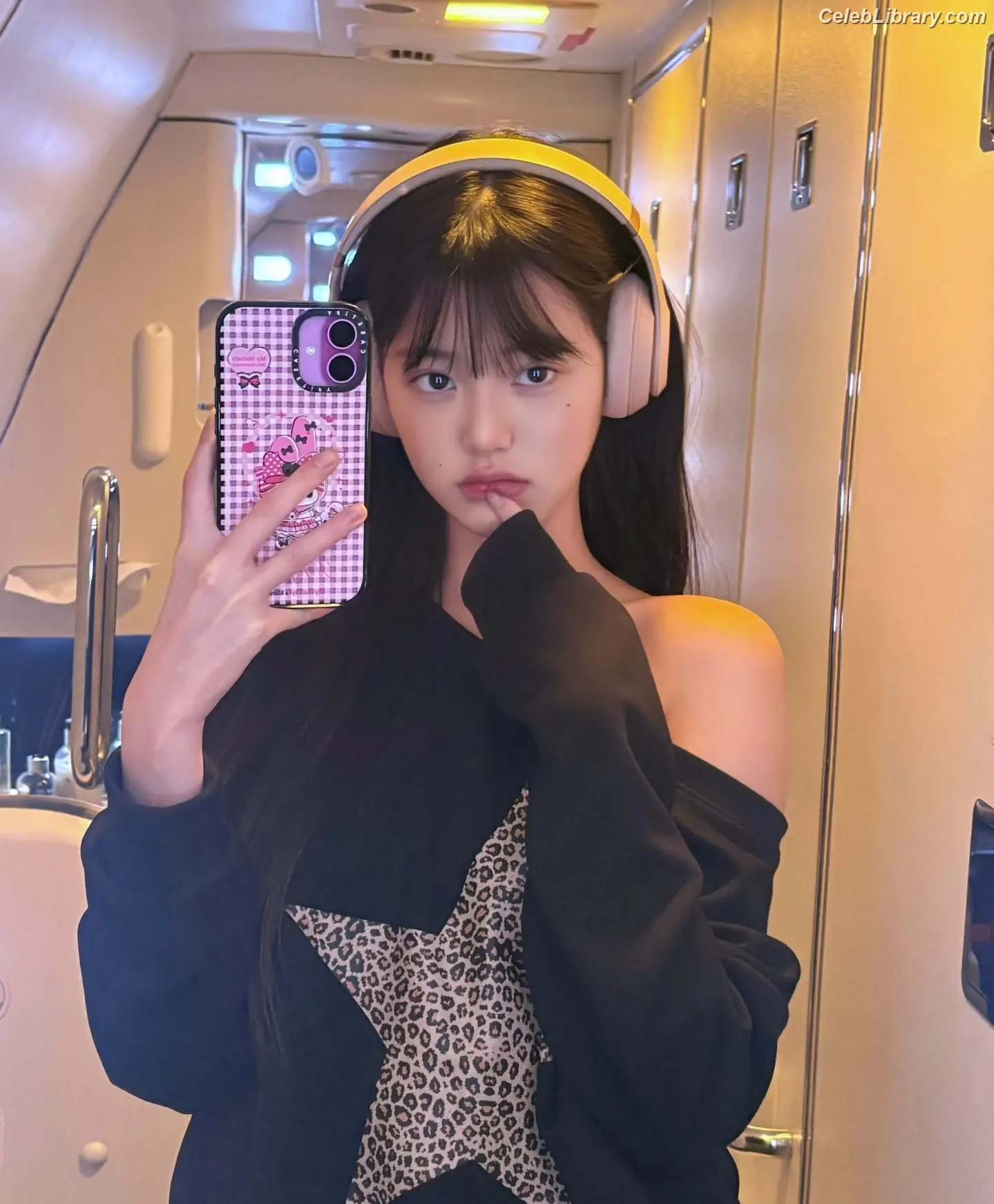Jang Won-young  장원영 WONYOUNG photo 1 of 5845