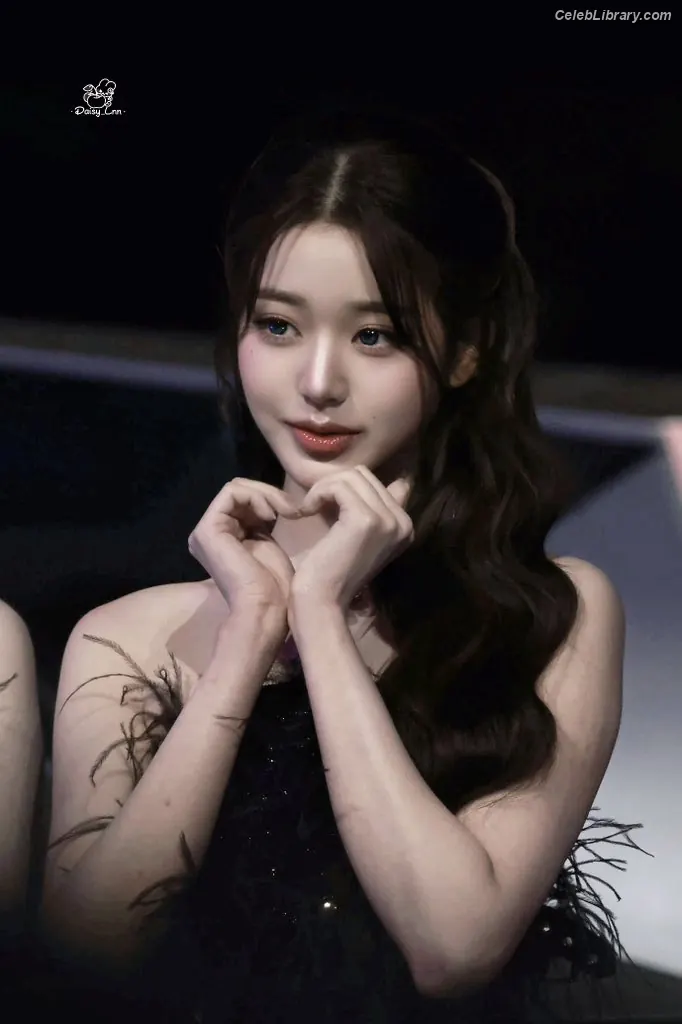 Jang Won-young  장원영 WONYOUNG photo 17 of 5845