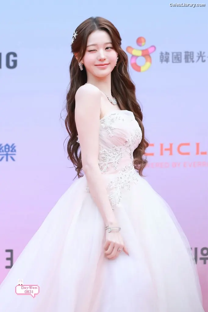 Jang Won-young 장원영 WONYOUNG photo 14 of 5845