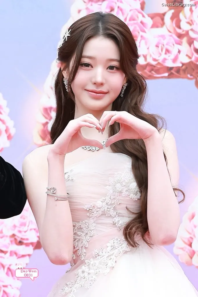 Jang Won-young 장원영 WONYOUNG photo 15 of 5845