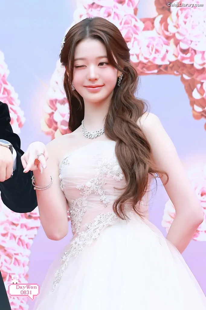 Jang Won-young 장원영 WONYOUNG photo 16 of 5845