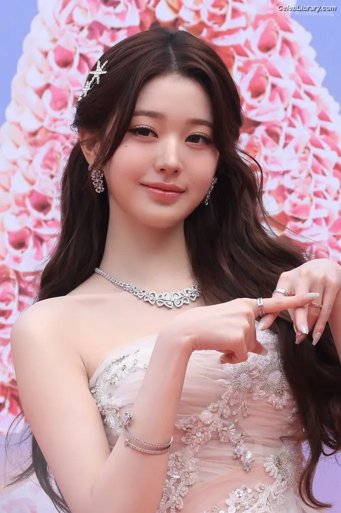 Jang Won-young 장원영 WONYOUNG photo 18 of 5845