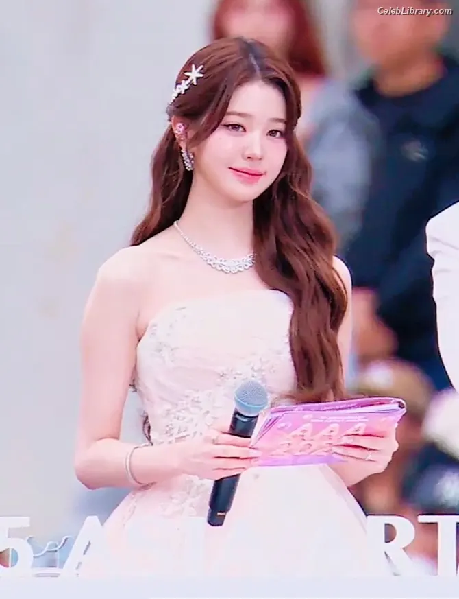 Jang Won-young 장원영 WONYOUNG photo 20 of 5845