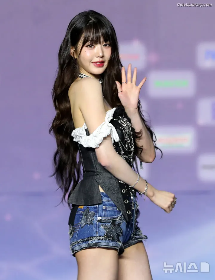 Jang Won-young  장원영 WONYOUNG photo 24 of 5845