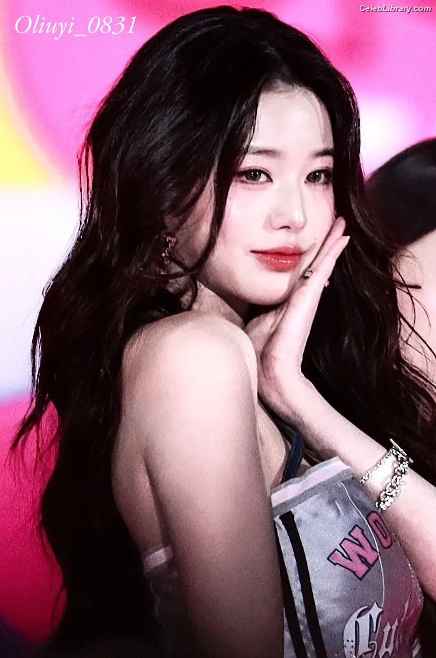 Jang Won-young 장원영 WONYOUNG photo 23 of 5845