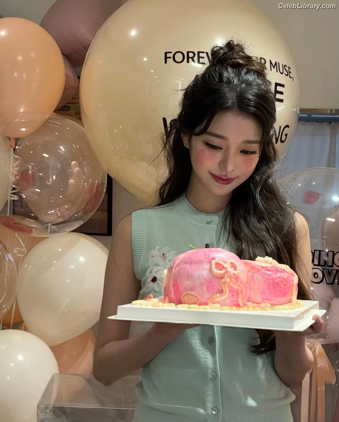 Jang Won-young 장원영 WONYOUNG photo 5 of 5845