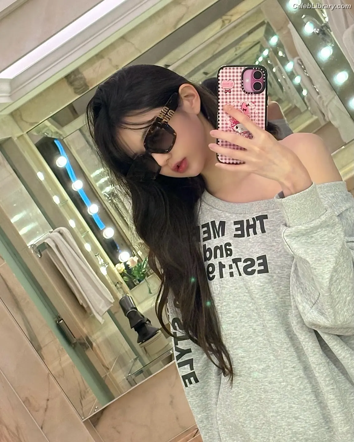 Jang Won-young  장원영 WONYOUNG photo 2 of 5845