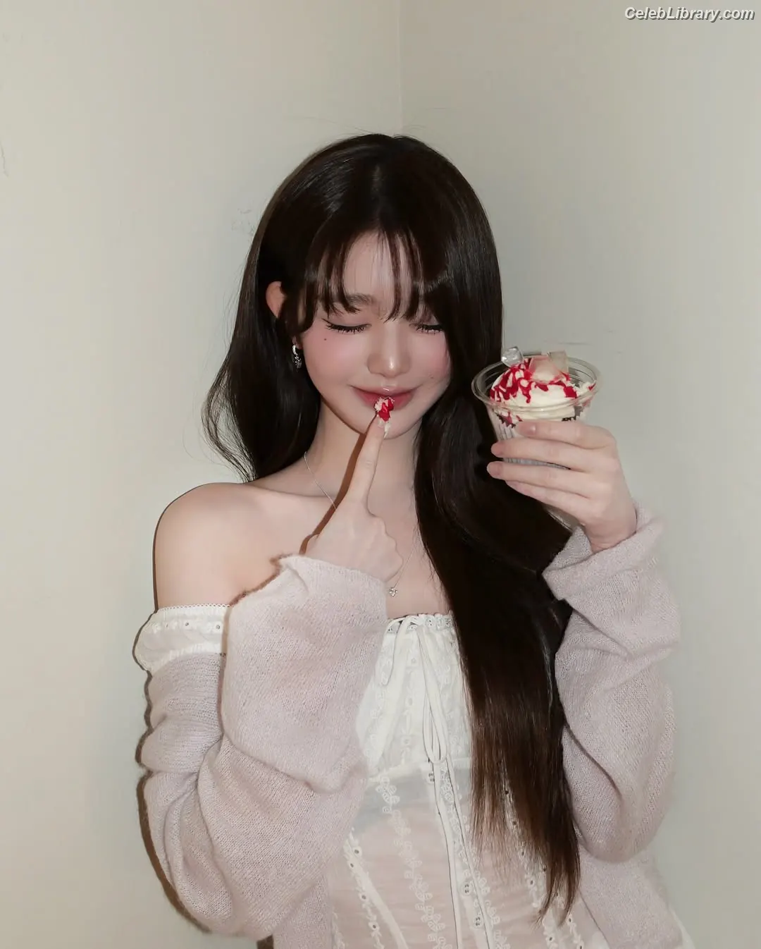 Jang Won-young  장원영 WONYOUNG photo 23 of 5845