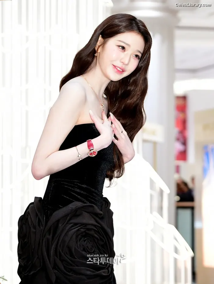Jang Won-young  장원영 WONYOUNG photo 15 of 5845