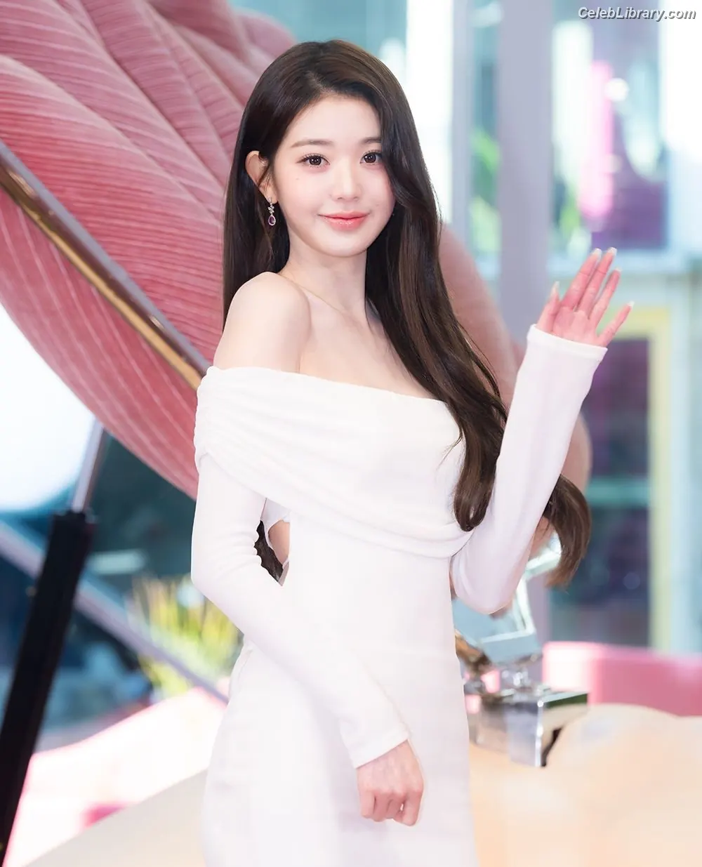 Jang Won-young 장원영 WONYOUNG photo 8 of 5845