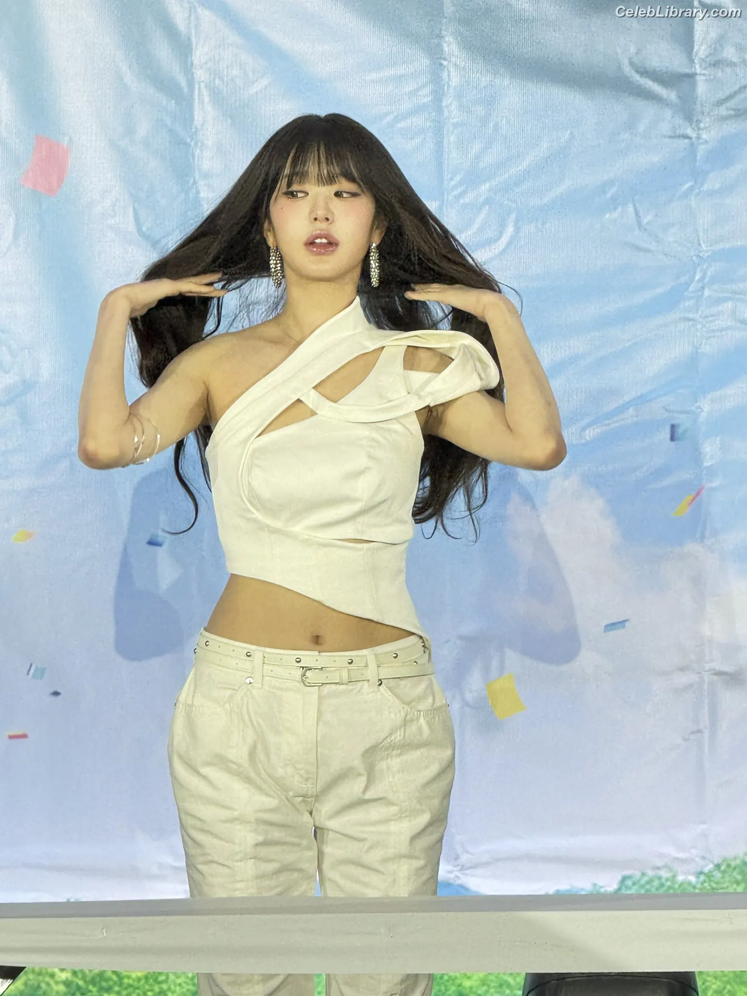 Jang Won-young  장원영 WONYOUNG photo 1 of 5845