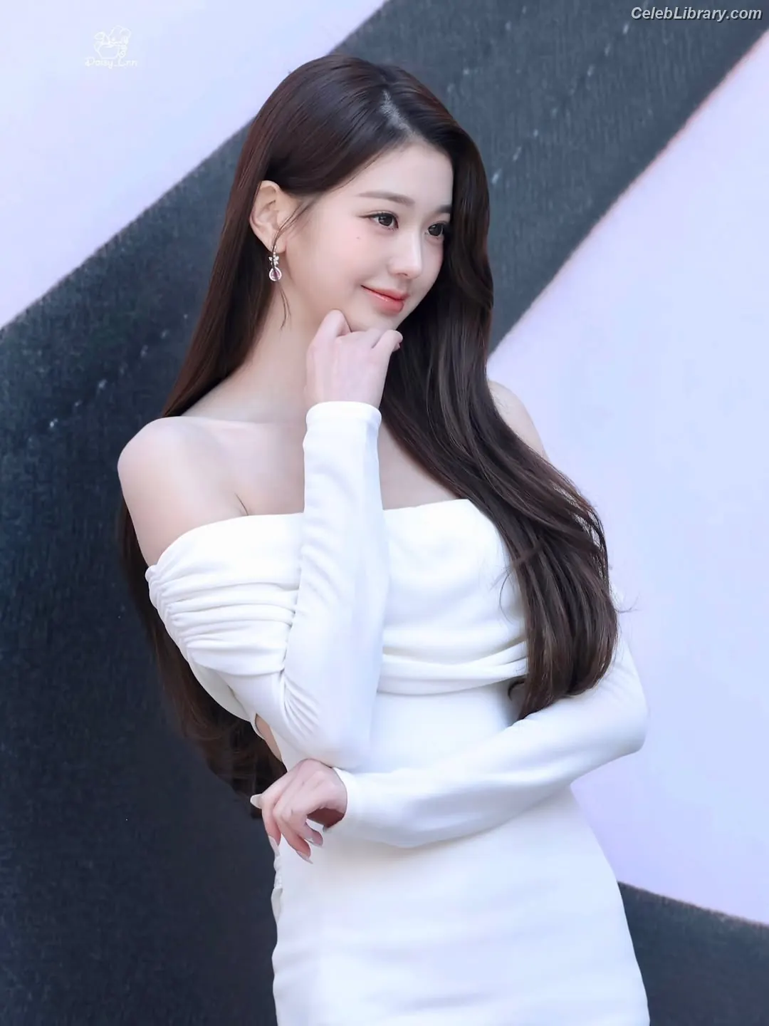 Jang Won-young  장원영 WONYOUNG photo 3 of 5845