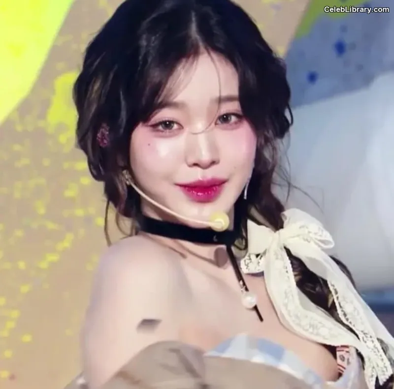 Jang Won-young  장원영 WONYOUNG photo 1 of 5846