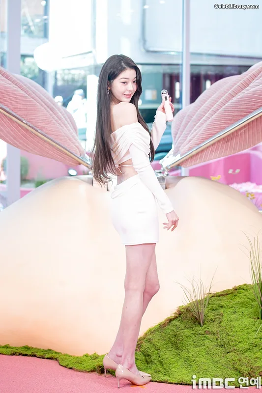 Jang Won-young  장원영 WONYOUNG photo 8 of 5846