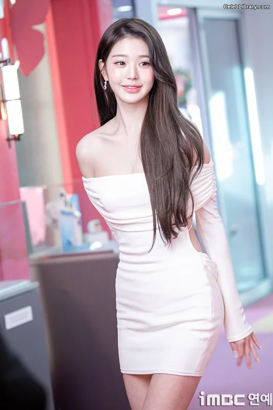 Jang Won-young  장원영 WONYOUNG photo 10 of 5846