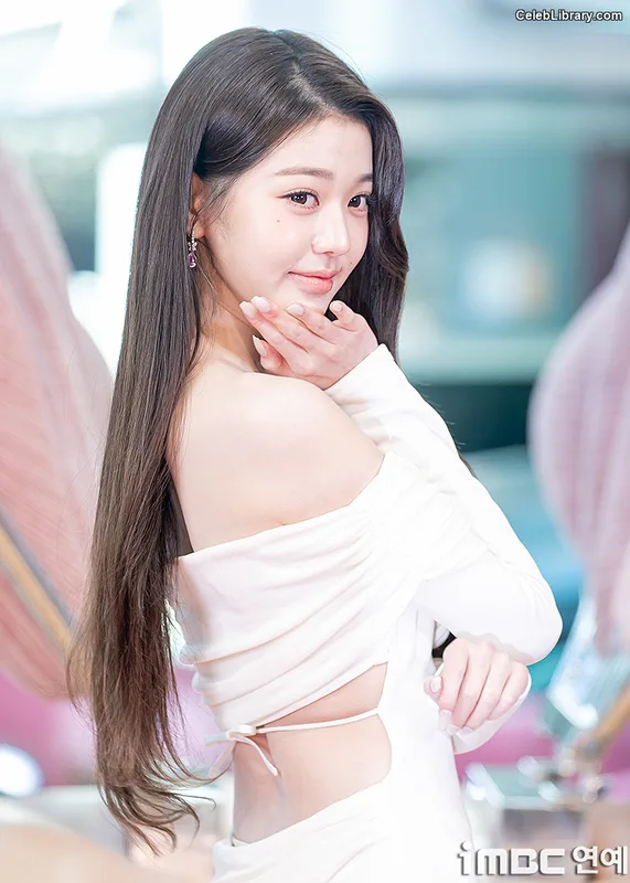 Jang Won-young  장원영 WONYOUNG photo 12 of 5846