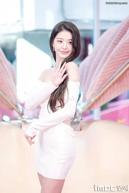 Jang Won-young  장원영 WONYOUNG photo 13 of 5846
