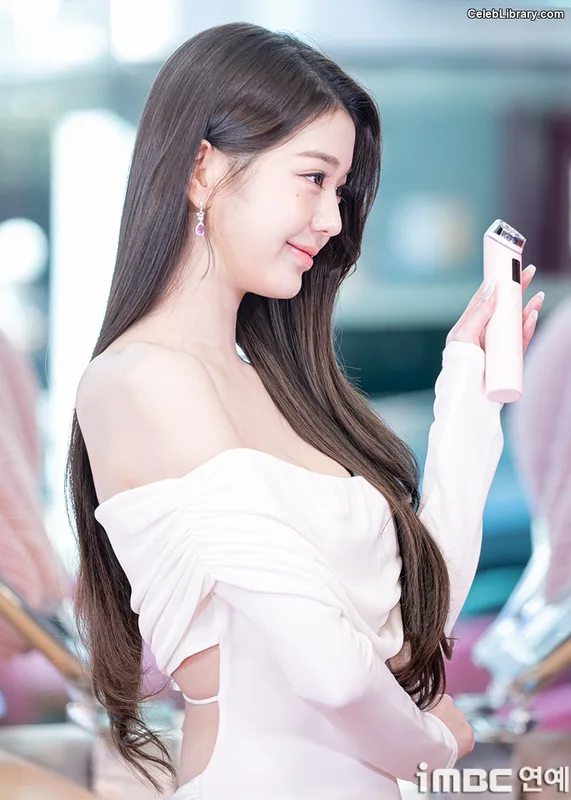 Jang Won-young  장원영 WONYOUNG photo 14 of 5846
