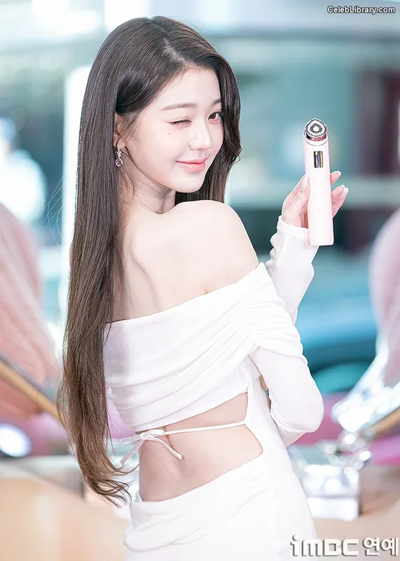 Jang Won-young  장원영 WONYOUNG photo 17 of 5846