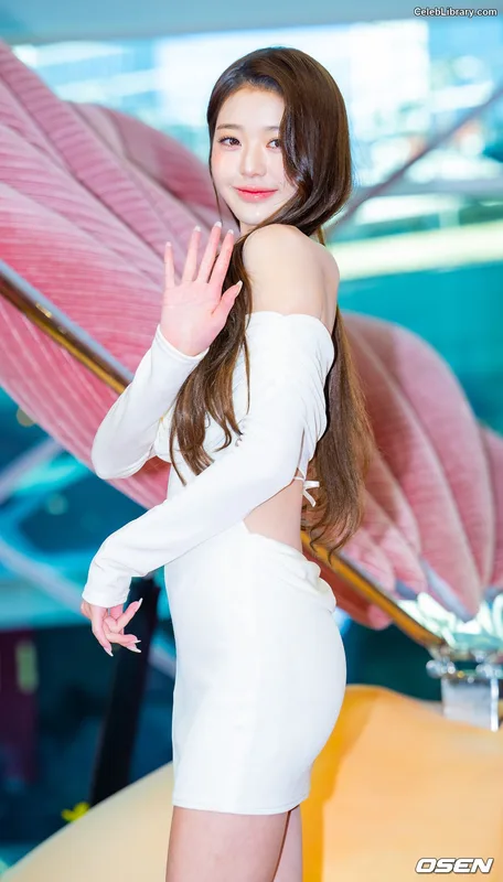 Jang Won-young  장원영 WONYOUNG photo 2 of 5846