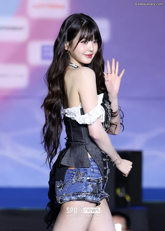 Jang Won-young  장원영 WONYOUNG photo 4 of 5846