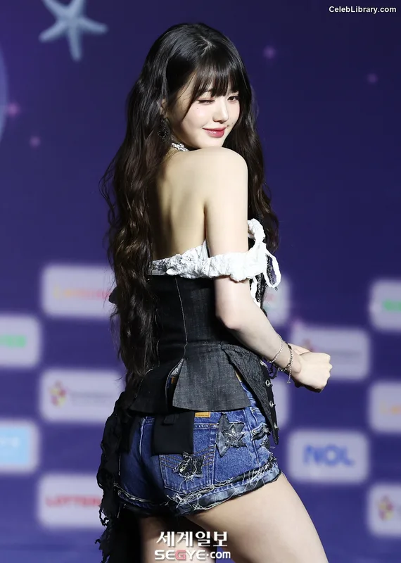 Jang Won-young  장원영 WONYOUNG photo 18 of 5846