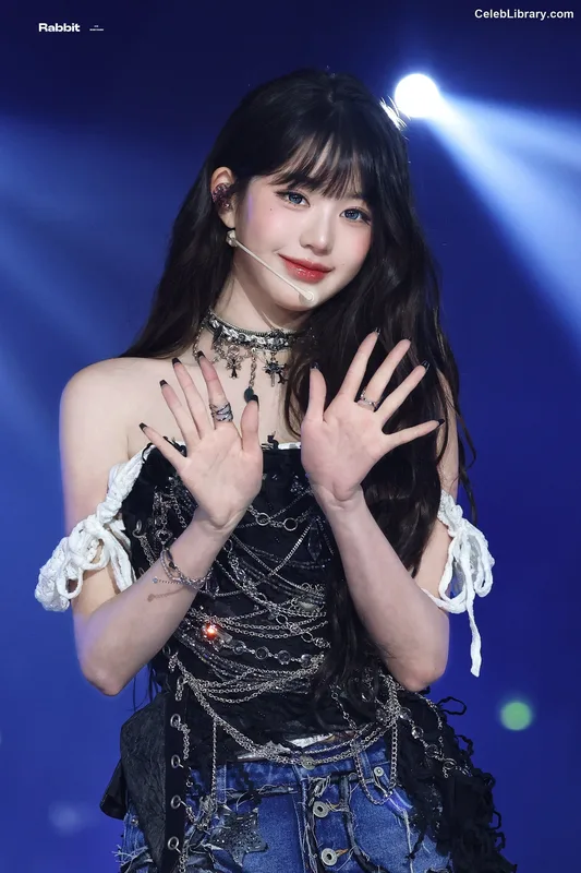 Jang Won-young  장원영 WONYOUNG photo 2 of 5846
