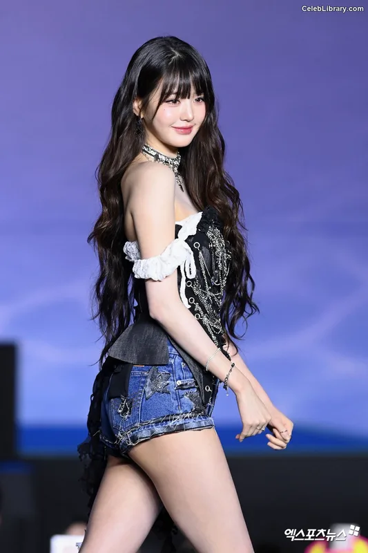 Jang Won-young  장원영 WONYOUNG photo 3 of 5846