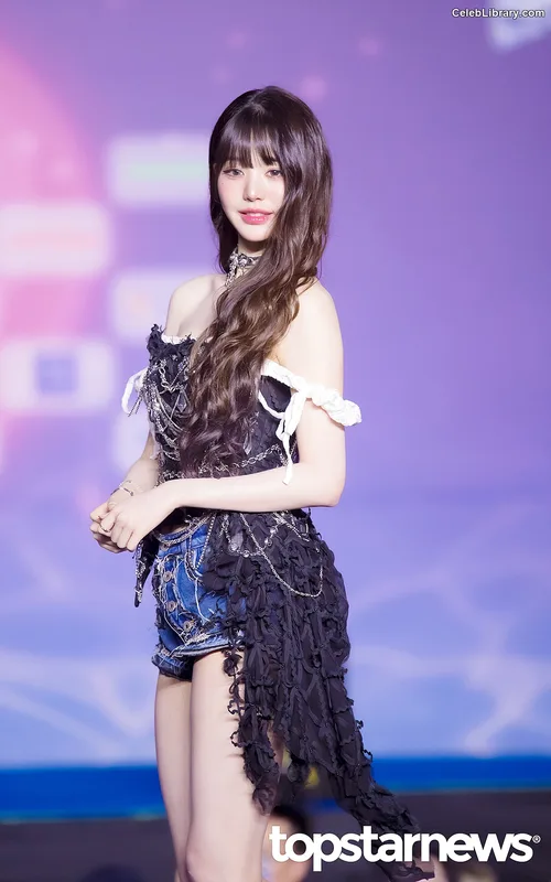 Jang Won-young  장원영 WONYOUNG photo 5 of 5846