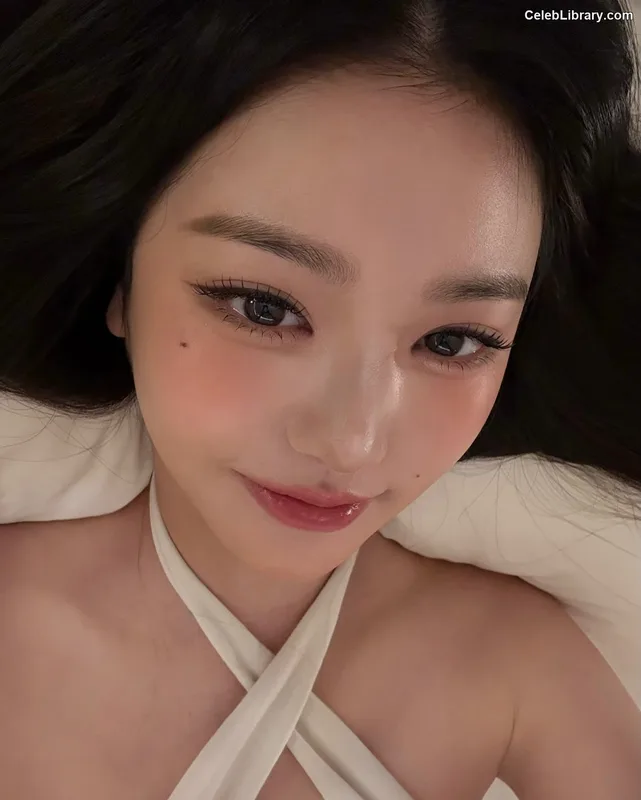 Jang Won-young  장원영 WONYOUNG photo 9 of 5846