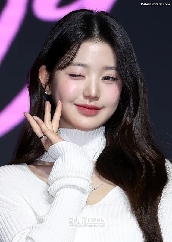 Jang Won-young  장원영 WONYOUNG photo 21 of 5846