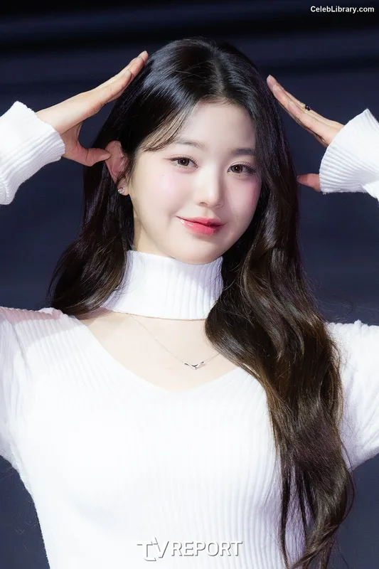 Jang Won-young  장원영 WONYOUNG photo 1 of 5846