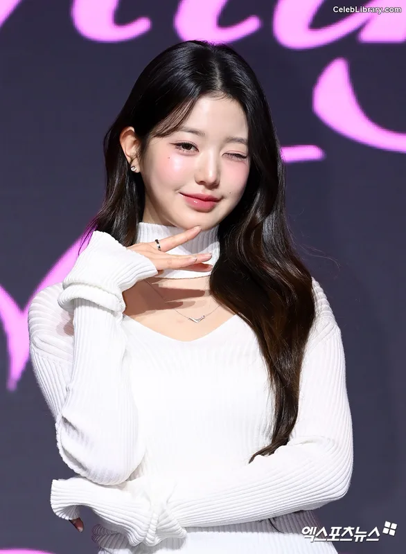 Jang Won-young  장원영 WONYOUNG photo 5 of 5846