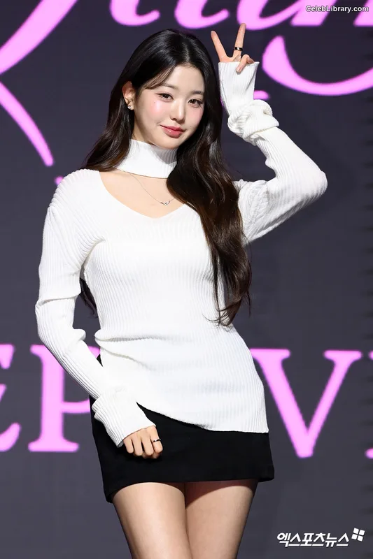 Jang Won-young  장원영 WONYOUNG photo 7 of 5846