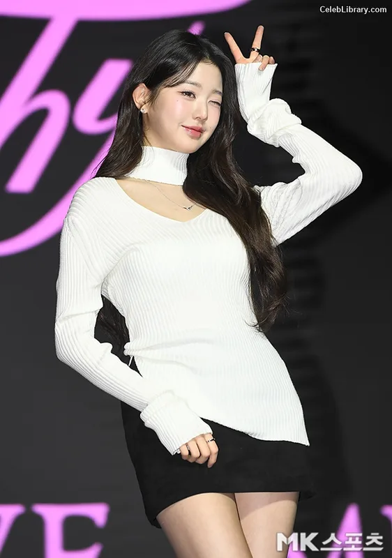 Jang Won-young  장원영 WONYOUNG photo 8 of 5846