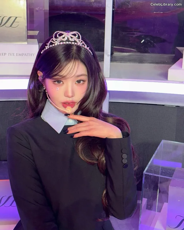 Jang Won-young  장원영 WONYOUNG photo 1 of 5846