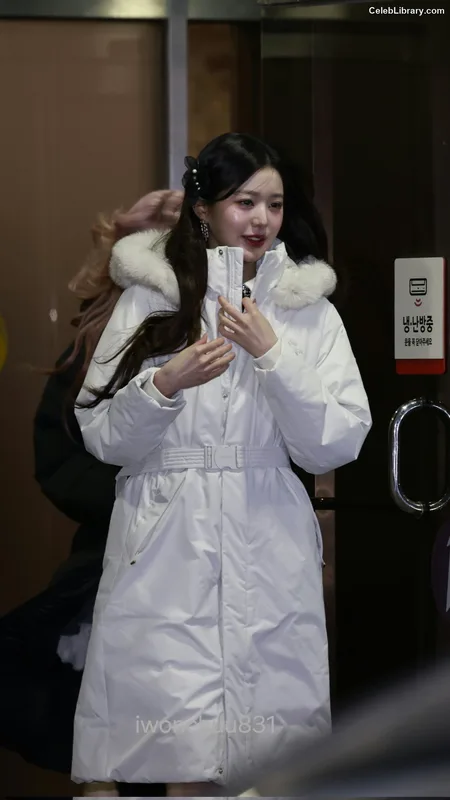 Jang Won-young  장원영 WONYOUNG photo 2 of 5846