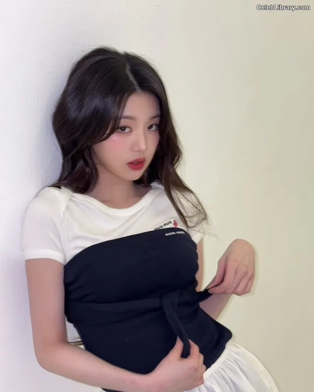 Jang Won-young  장원영 WONYOUNG photo 3 of 5846