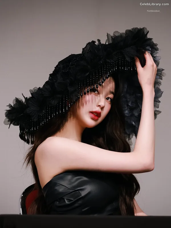 Jang Won-young  장원영 WONYOUNG photo 11 of 5846