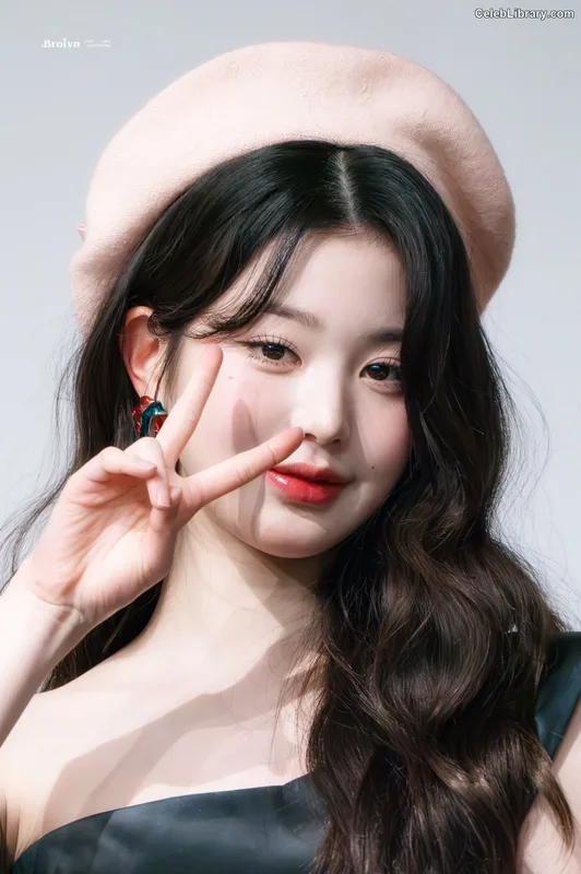 Jang Won-young  장원영 WONYOUNG photo 18 of 5846