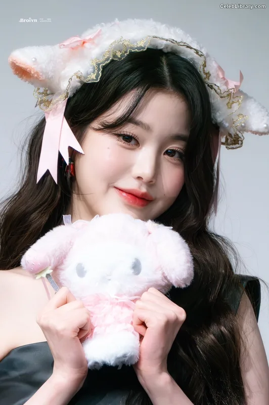 Jang Won-young  장원영 WONYOUNG photo 19 of 5846