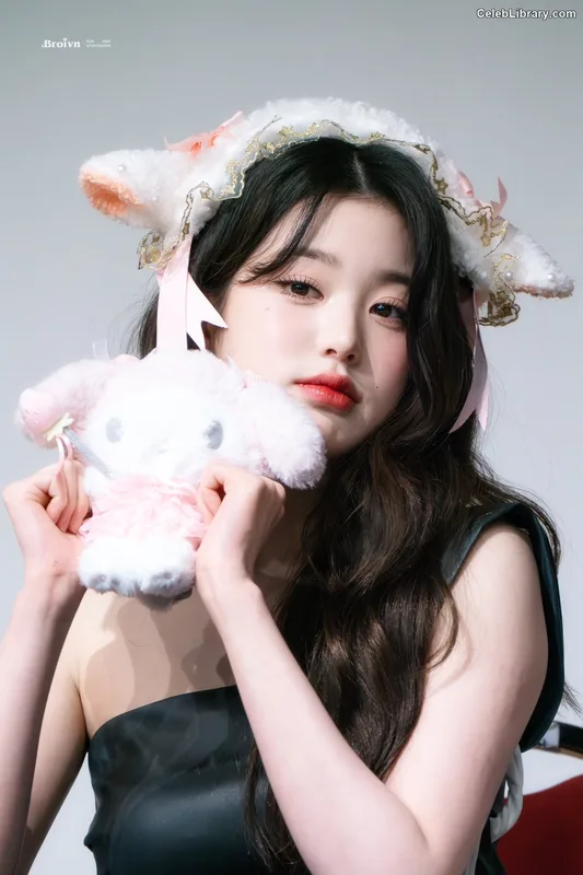 Jang Won-young  장원영 WONYOUNG photo 20 of 5846