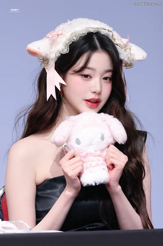Jang Won-young  장원영 WONYOUNG photo 21 of 5846