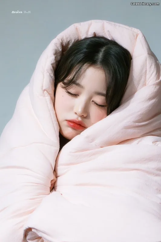 Jang Won-young  장원영 WONYOUNG photo 1 of 5846