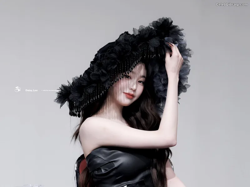 Jang Won-young  장원영 WONYOUNG photo 7 of 5846