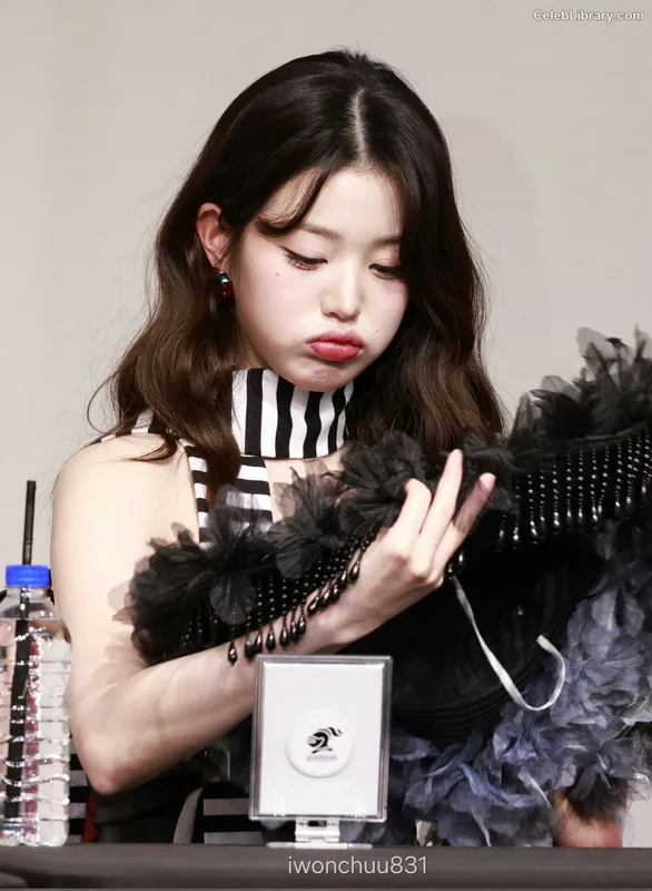 Jang Won-young  장원영 WONYOUNG photo 8 of 5846