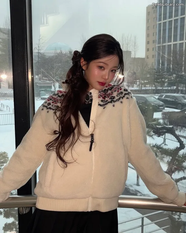 Jang Won-young 장원영 WONYOUNG photo 1 of 5846