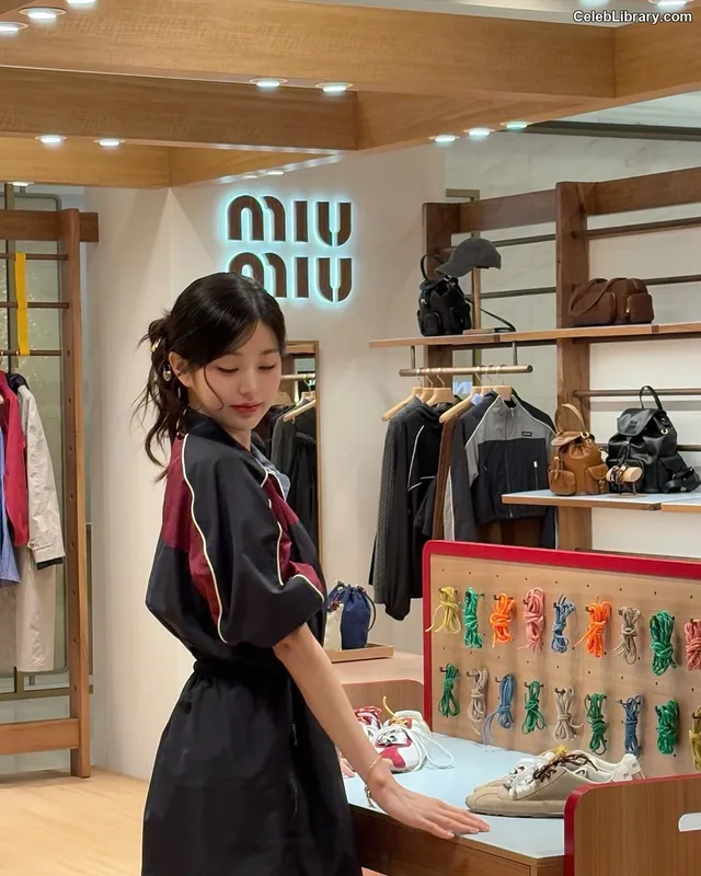 Jang Won-young 장원영 WONYOUNG photo 19 of 5846