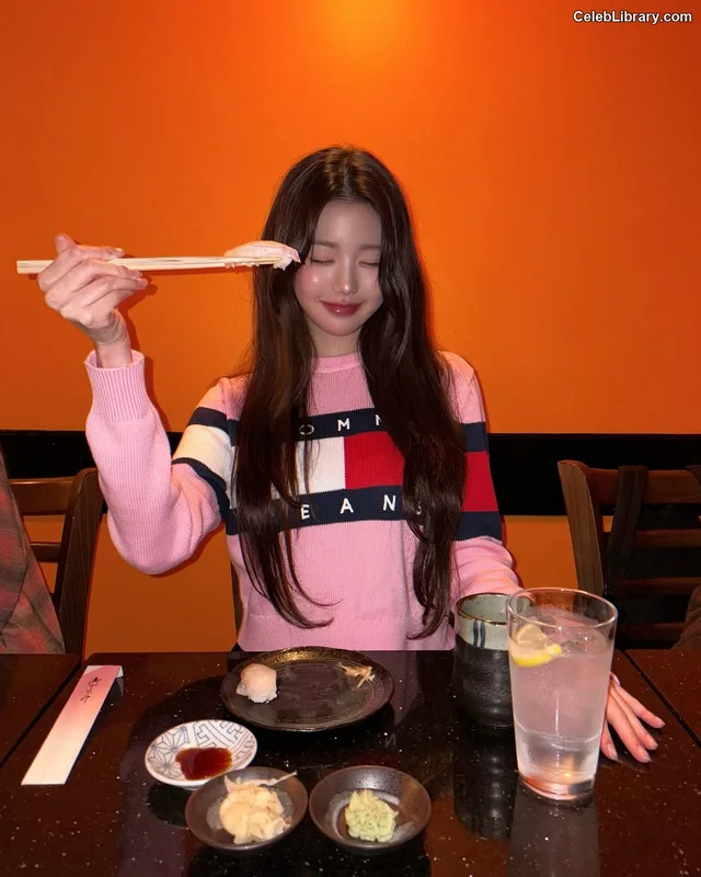 Jang Won-young 장원영 WONYOUNG photo 21 of 5846